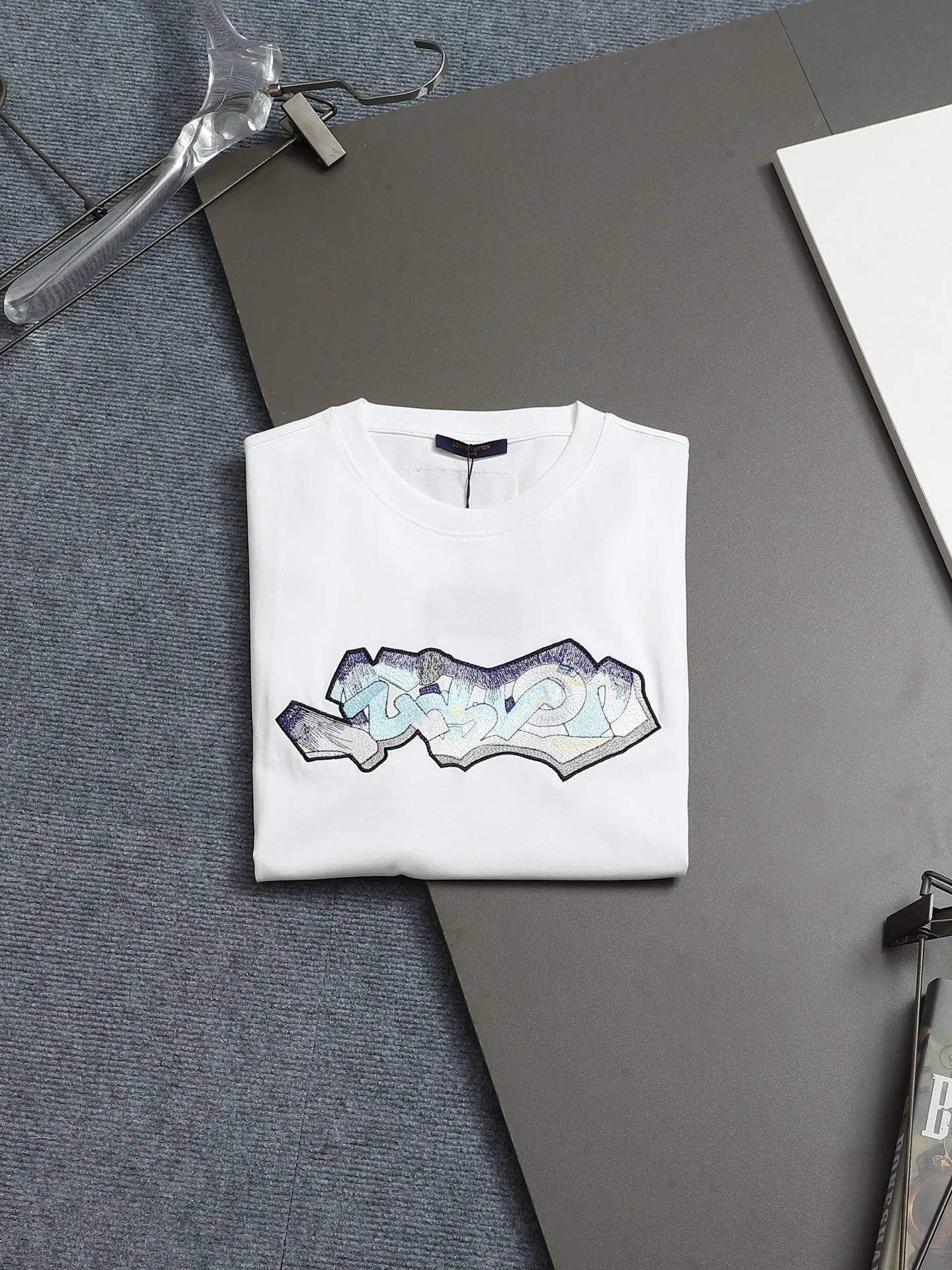 🅿️170 High quality Louis 1V launches new poisonous mushroom T-shirt, early shipment, fully embroidered pattern, full of high-end feel, embroidered pattern T-shirt short sleeves, ZP feel, embroidery is clear and full, delicate, perfectly restored, same style for men and women, size XS.S.M.L